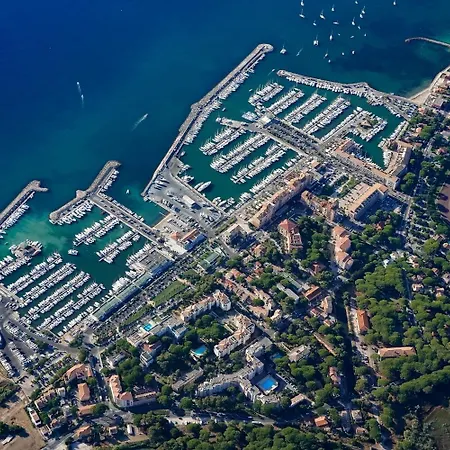 Hyeber Pour 2 Personnes Avec Vue Panoramique, Sur Le Port D'hyeres *