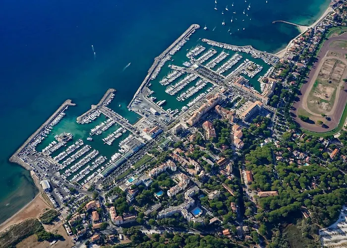 Hyeber Pour 2 Personnes Avec Vue Panoramique, Sur Le Port D'hyeres *