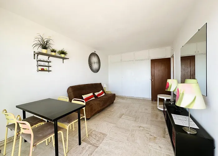 Hyeber Pour 2 Personnes Avec Vue Panoramique, Sur Le Port D'hyeres Lejlighed