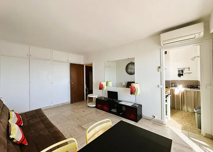 Hyeber Pour 2 Personnes Avec Vue Panoramique, Sur Le Port D'hyeres