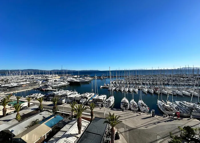 Hyeber Pour 2 Personnes Avec Vue Panoramique, Sur Le Port D'hyeres *